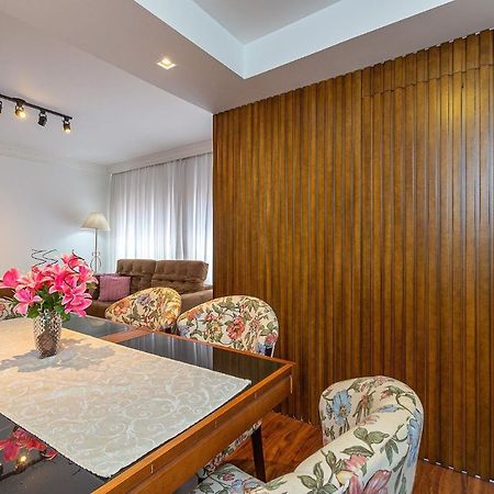 Amplo Apartamento Ao Lado Da Rua Coberta Gramado Buitenkant foto