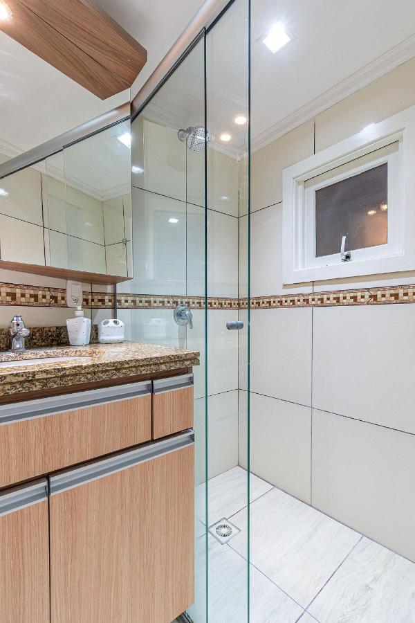 Amplo Apartamento Ao Lado Da Rua Coberta Gramado Buitenkant foto