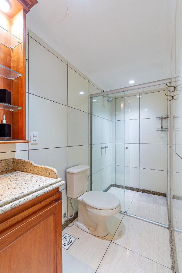 Amplo Apartamento Ao Lado Da Rua Coberta Gramado Buitenkant foto