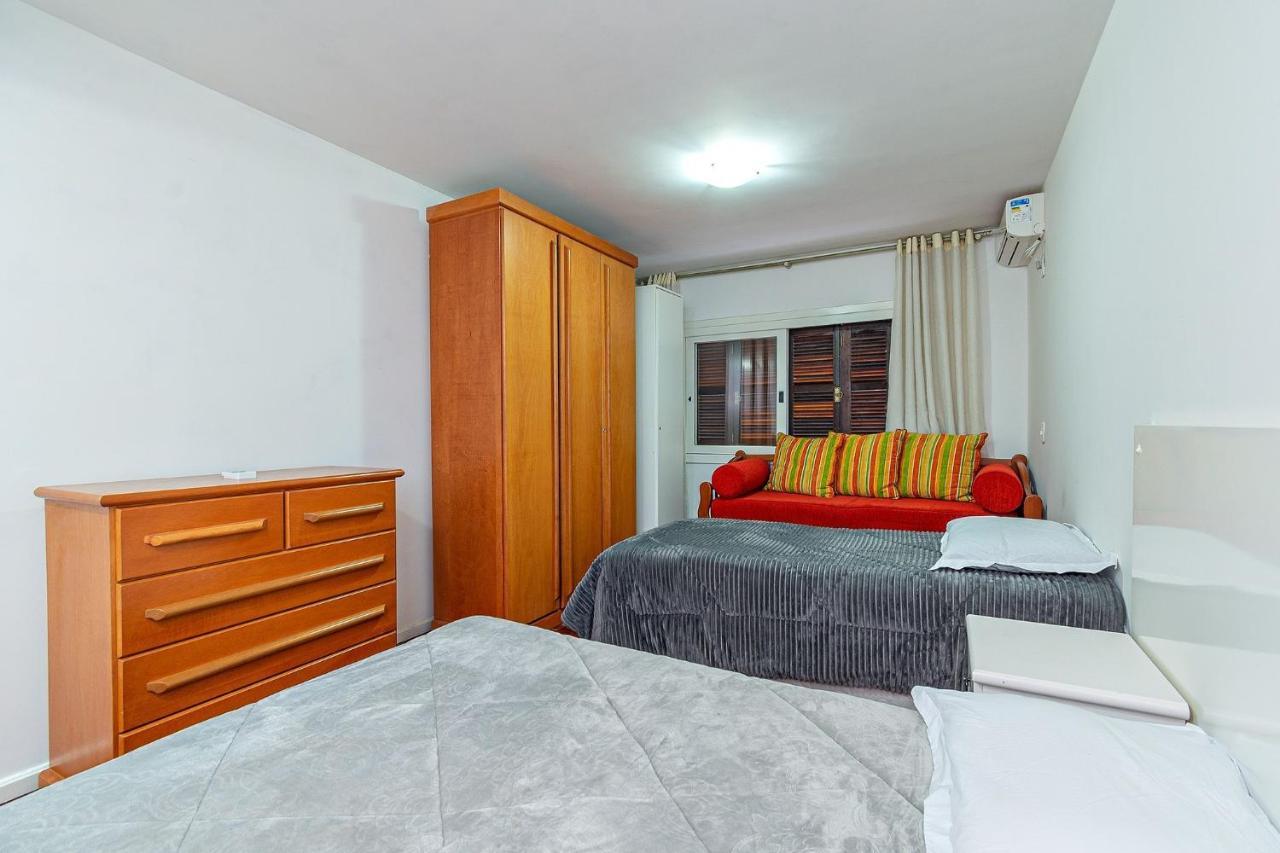 Amplo Apartamento Ao Lado Da Rua Coberta Gramado Buitenkant foto