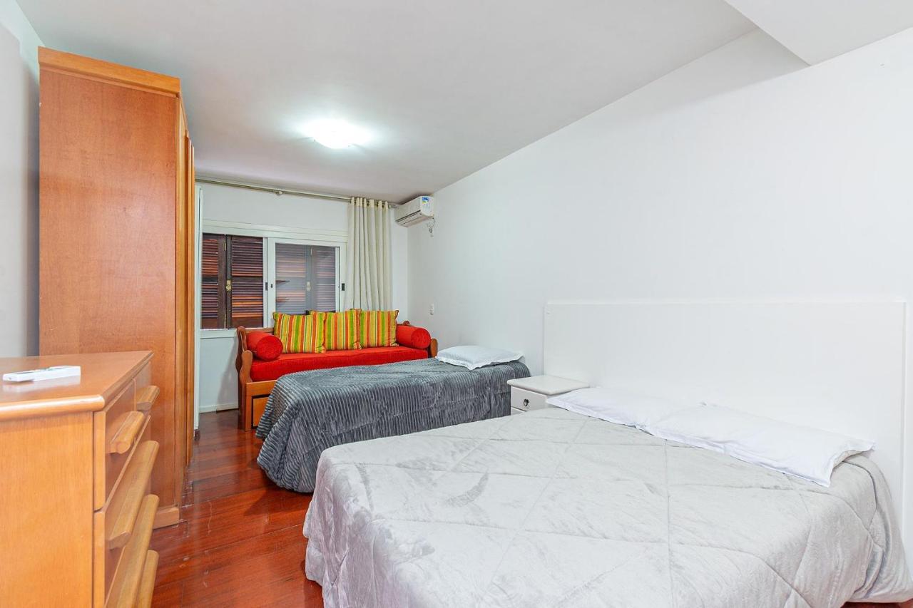 Amplo Apartamento Ao Lado Da Rua Coberta Gramado Buitenkant foto